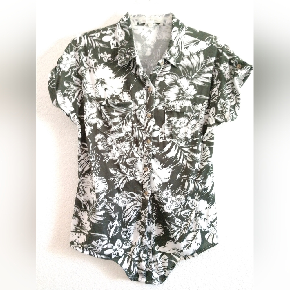 Eden & Olivia Floral Shirt Tie Front Short Sleeve Green White Small Chest 36"